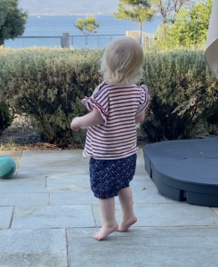 bambino cammina sulle punte toe-walking